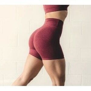 NOBULL SM bike short oxblood back logo 4" inseam short fitted gym athletic euc